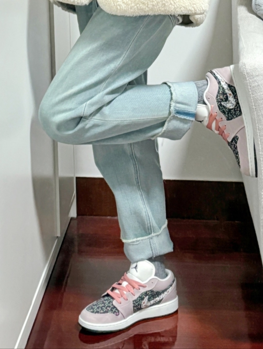 Women's Air Jordan 1 Low SE 'Floral' - Picture 3 of 16